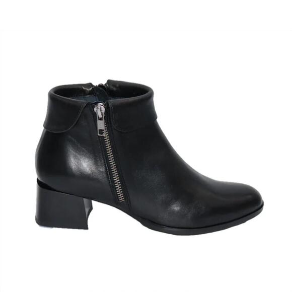 NEW ERIC MICHAEL women's sonia ankle boot in black